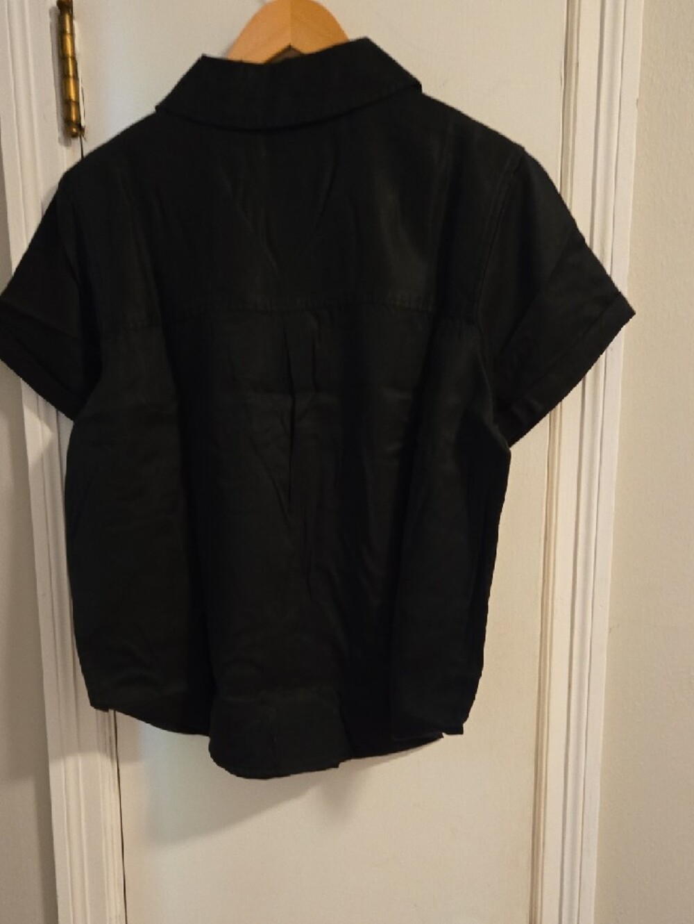 Black Short-Sleeve Button-Up Shirt - Picture 2 of 3